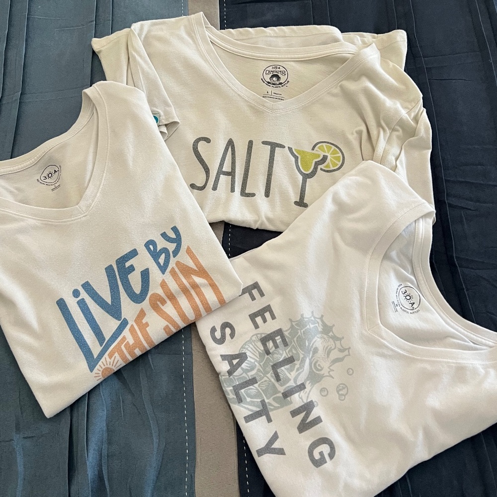 Women 30A V-neck Tee